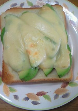 アボカドチーズトースト-レシピのメイン写真