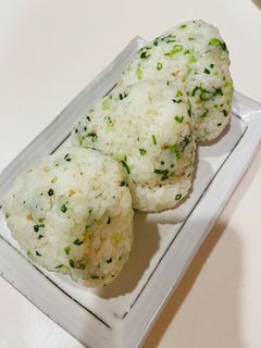 絶品!ごま油とお塩のやみつきおにぎり-レシピのメイン写真