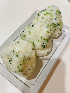 絶品!ごま油とお塩のやみつきおにぎり-レシピのメイン写真
