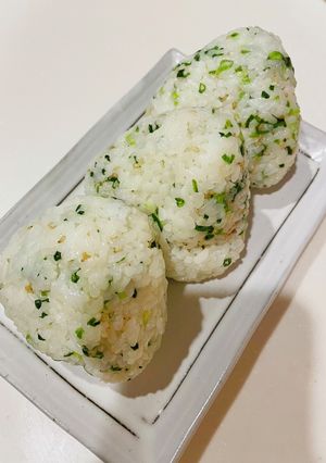 絶品！ごま油とお塩のやみつきおにぎり-レシピのメイン写真
