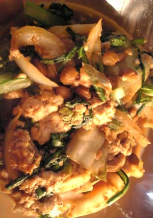 春菊と白菜と玉葱の豆腐納豆味噌生姜酒炒め-レシピのメイン写真