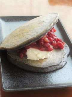 【黒ごまどら焼き〗粒あん×クリームチーズ-レシピのメイン写真