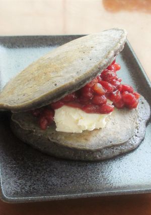 【黒ごまどら焼き〗粒あん×クリームチーズ-レシピのメイン写真