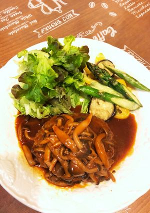 簡単　キノコの煮込みハンバーグ-レシピのメイン写真