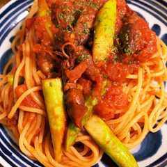รูปของ ホタルイカとアスパラのトマトソースパスタ