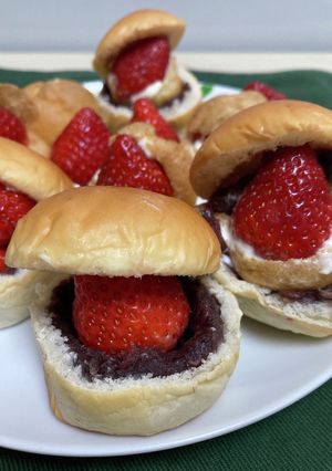 苺で♡ミニあんぱんアレンジ♡-レシピのメイン写真