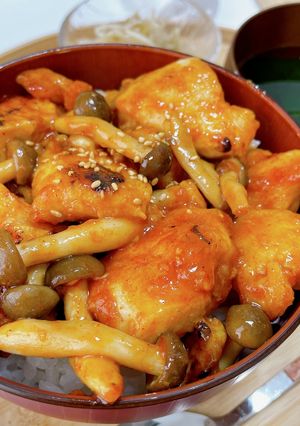 ヤンニョムチキン丼-レシピのメイン写真