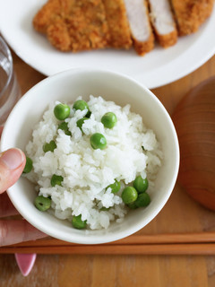 ほんのり塩味♫グリンピースご飯。-レシピのメイン写真