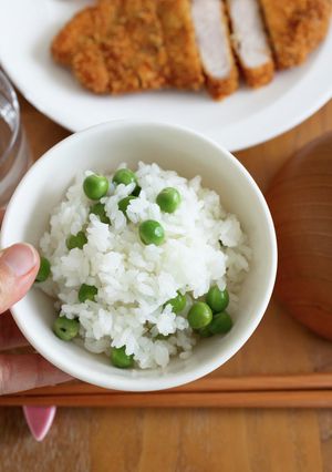 ほんのり塩味♫グリンピースご飯。-レシピのメイン写真