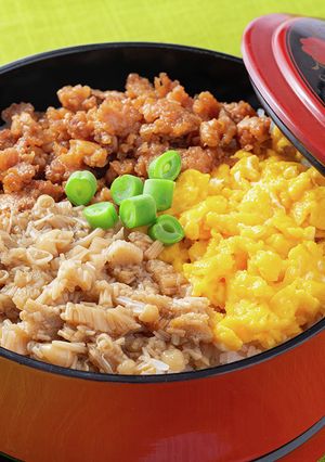 鶏ときのこの３色そぼろ弁当-レシピのメイン写真
