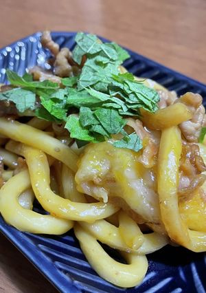 材料3つだけ!すき煮風 餅うどん-レシピのメイン写真