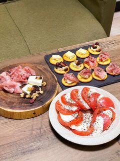 カプレーゼとカナッペ-レシピのメイン写真
