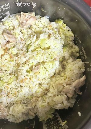 ブロッコリーと鶏肉の炊き込みご飯-レシピのメイン写真