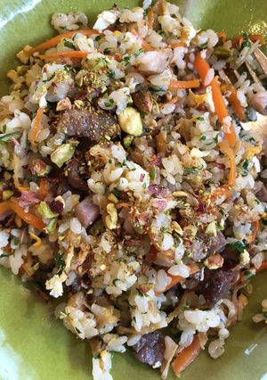 人参の葉っぱ大量消費 炒飯(ナッツかけ)-レシピのメイン写真