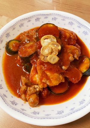 鶏もも肉とズッキーニのトマト煮-レシピのメイン写真
