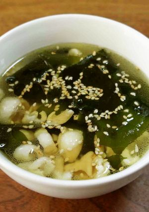鶏皮とわかめのスープ-レシピのメイン写真