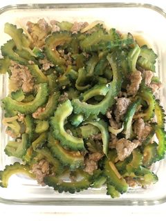 ゴーヤと豚ひきの味噌炒め-レシピのメイン写真