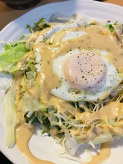 市販サラダ+目玉焼き●簡単アレンジサラダ-レシピのメイン写真