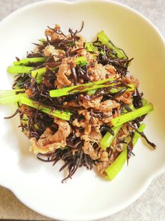 ひじきと牛肉と蕪の葉の炒めもの。-レシピのメイン写真