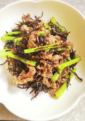 ひじきと牛肉と蕪の葉の炒めもの。-レシピのメイン写真