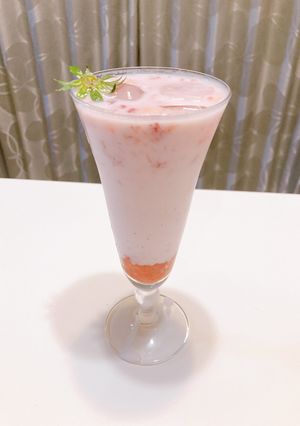 痛みかけの苺でイチゴミルク-レシピのメイン写真