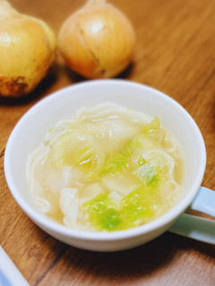 コンソメいらず!玉ねぎ麹のワンタンスープ-レシピのメイン写真