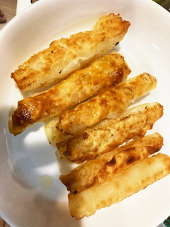 餃子の皮が余ったのでエビを包んで揚げたよ-レシピのメイン写真