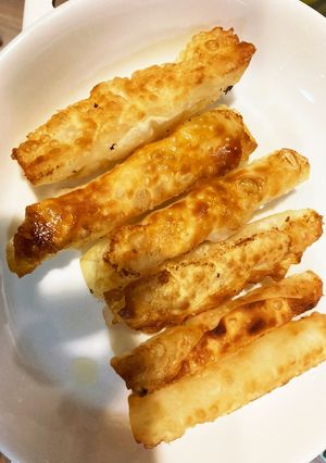 餃子の皮が余ったのでエビを包んで揚げたよ-レシピのメイン写真