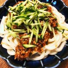 รูปของ 暑い日に、ジャージャー麺(うどん)