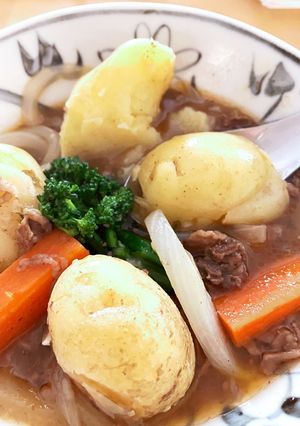 新じゃがゴロゴロ薄切り肉のビーフシチュー-レシピのメイン写真