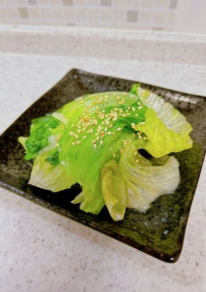 塩麹だけでめちゃ美味！レタスだけ炒め-レシピのメイン写真