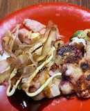 イカゲソと新玉ねぎの焼きメンチ