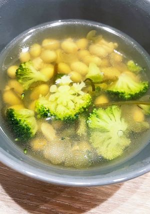 冷凍ブロッコリーと大豆のコンソメスープ-レシピのメイン写真