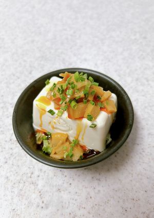 簡単すぎ小鉢♪冷奴のメンマのせラー油がけ-レシピのメイン写真