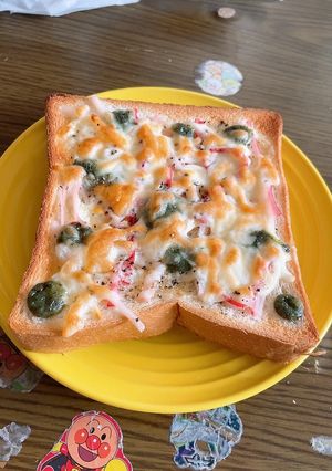 ＊カニカマトースト〜バジルマヨチーのせ〜-レシピのメイン写真