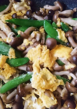 スナップえんどうとしめじの玉子とじ〜-レシピのメイン写真