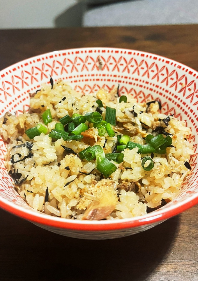 鯖缶とひじき煮缶炊き込みご飯-レシピのメイン写真