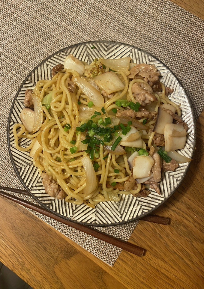 ごま油香る、簡単イカとレタスの塩焼きそば-レシピのメイン写真