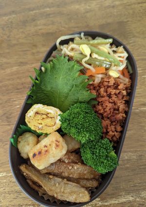 JK☆鶏そぼろでビビンバ風弁当♪-レシピのメイン写真