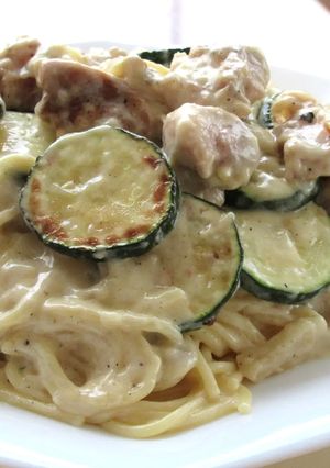 鶏肉とズッキーニのレモンクリームパスタ-レシピのメイン写真