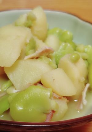 空豆と新じゃがベーコンの煮物-レシピのメイン写真