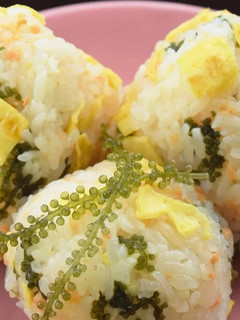ミネラルたっぷり!海ぶどうおにぎり!-レシピのメイン写真