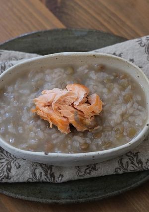【雨の日の薬膳】レンズ豆と鮭の薬膳がゆ-レシピのメイン写真