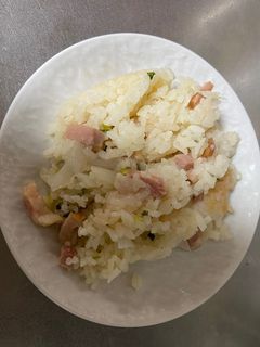 炊飯器で新玉ねぎのベーコンピラフ-レシピのメイン写真
