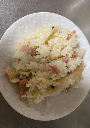 炊飯器で新玉ねぎのベーコンピラフ-レシピのメイン写真