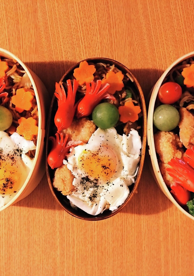 両親と息子弁当、焼きそばのっけ盛り-レシピのメイン写真