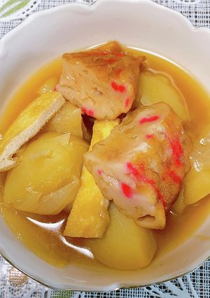 じゃがいもと玉ねぎと練り物の煮物-レシピのメイン写真