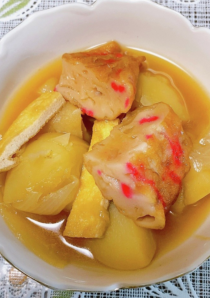 じゃがいもと玉ねぎと練り物の煮物-レシピのメイン写真