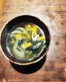 玉ねぎ人参ワカメの減塩醤油スープ
