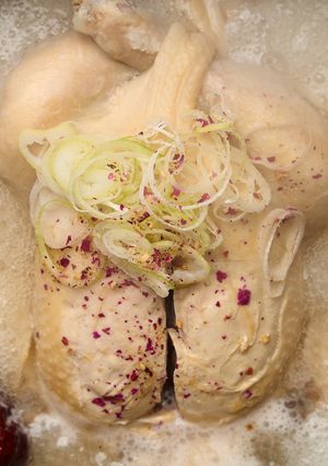 簡単♪丸鶏の薬膳塩で食べる参鶏湯-レシピのメイン写真